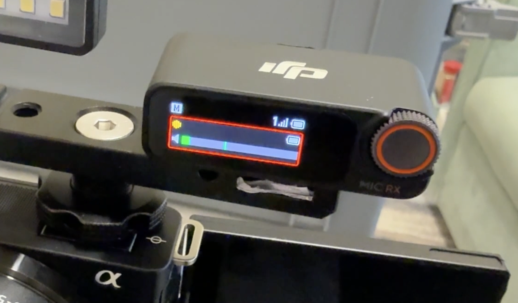 The red box will show the DJI receiver is ON